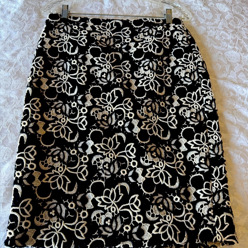 Talbots Black and White Floral Lace Pencil Skirt
